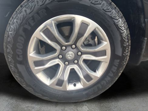 Used 2024 RAM 1500 Laramie image 9