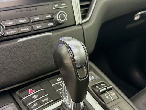 Certified 2018 Porsche Macan AWD/4WD image 18