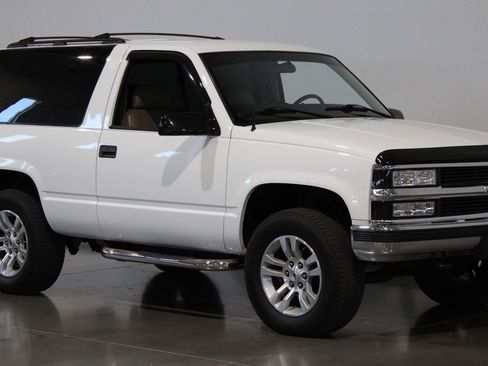 Used 1999 Chevrolet Tahoe 4WD 2-Door w/ Skid Plate Pkg image 21