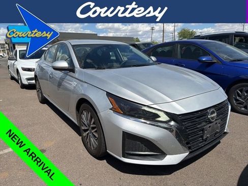 Used 2023 Nissan Altima 2.5 SV image 1