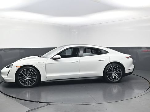 Used 2021 Porsche Taycan RWD image 3