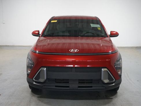 Used 2024 Hyundai Kona SE FWD image 2