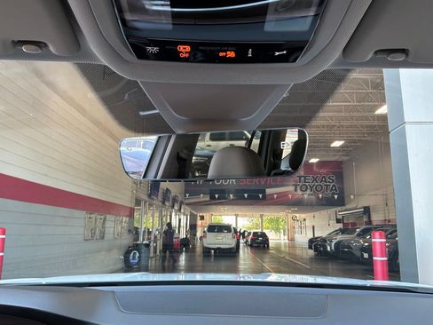 Used 2026 Volkswagen Atlas SE FWD image 20