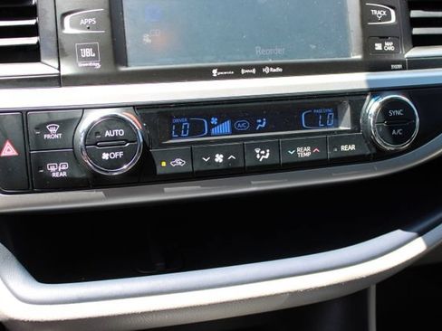 Used 2019 Toyota Highlander Limited AWD/4WD image 25