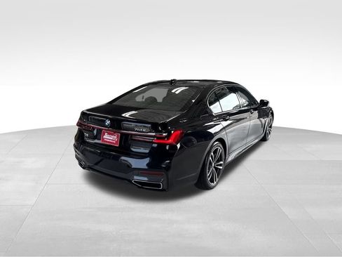 Used 2022 BMW 750i xDrive w/ M Sport Package AWD/4WD image 5