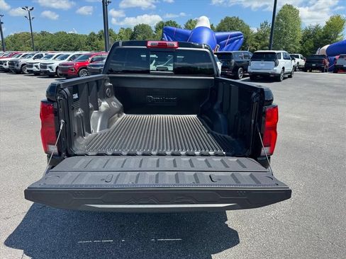 Used 2024 Chevrolet Colorado LT w/ LT Convenience Package III RWD image 10