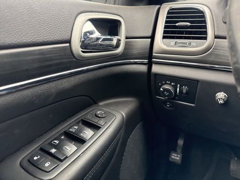 Used 2019 Jeep Grand Cherokee Limited AWD/4WD image 13
