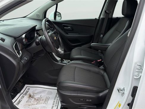 Used 2022 Chevrolet Trax LT w/ LT Convenience Package AWD/4WD image 11