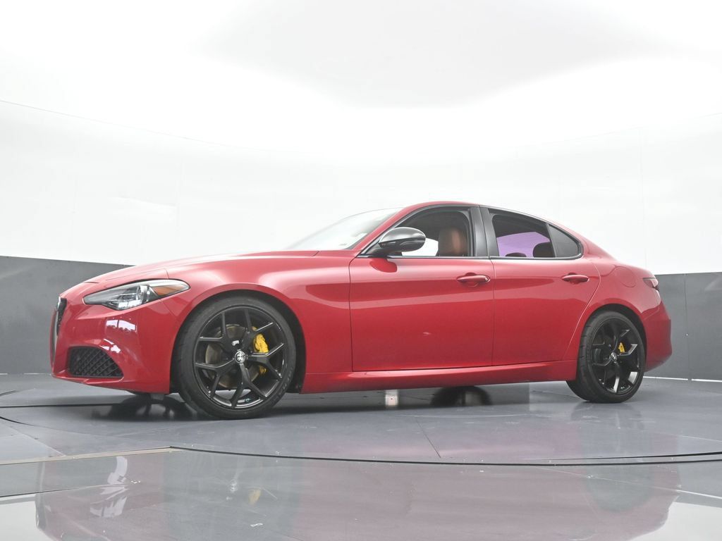 Used 2020 Alfa Romeo Giulia w/ Nero Edizione RWD image 52