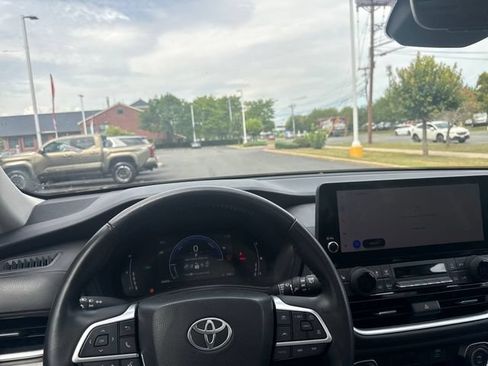 Used 2025 Toyota Grand Highlander AWD Hybrid image 16