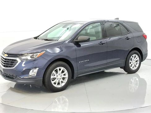Used 2019 Chevrolet Equinox LS w/ LS Convenience Package FWD image 3