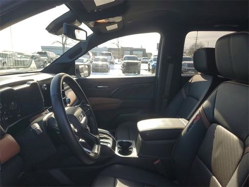 Certified 2025 GMC Canyon AT4 w/ AT4 Premium Package image 16