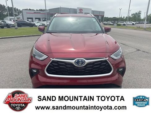Used 2023 Toyota Highlander XLE FWD image 8