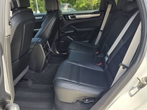 Certified 2023 Porsche Cayenne Coupe AWD/4WD image 25