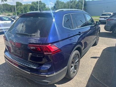 Used 2023 Volkswagen Tiguan SE w/ Panoramic Sunroof Package AWD/4WD image 3