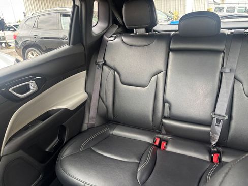 Used 2025 Jeep Compass Limited AWD/4WD image 39