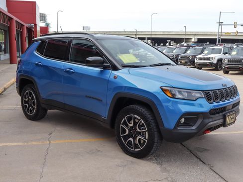 Used 2026 Jeep Compass Trailhawk AWD/4WD image 4