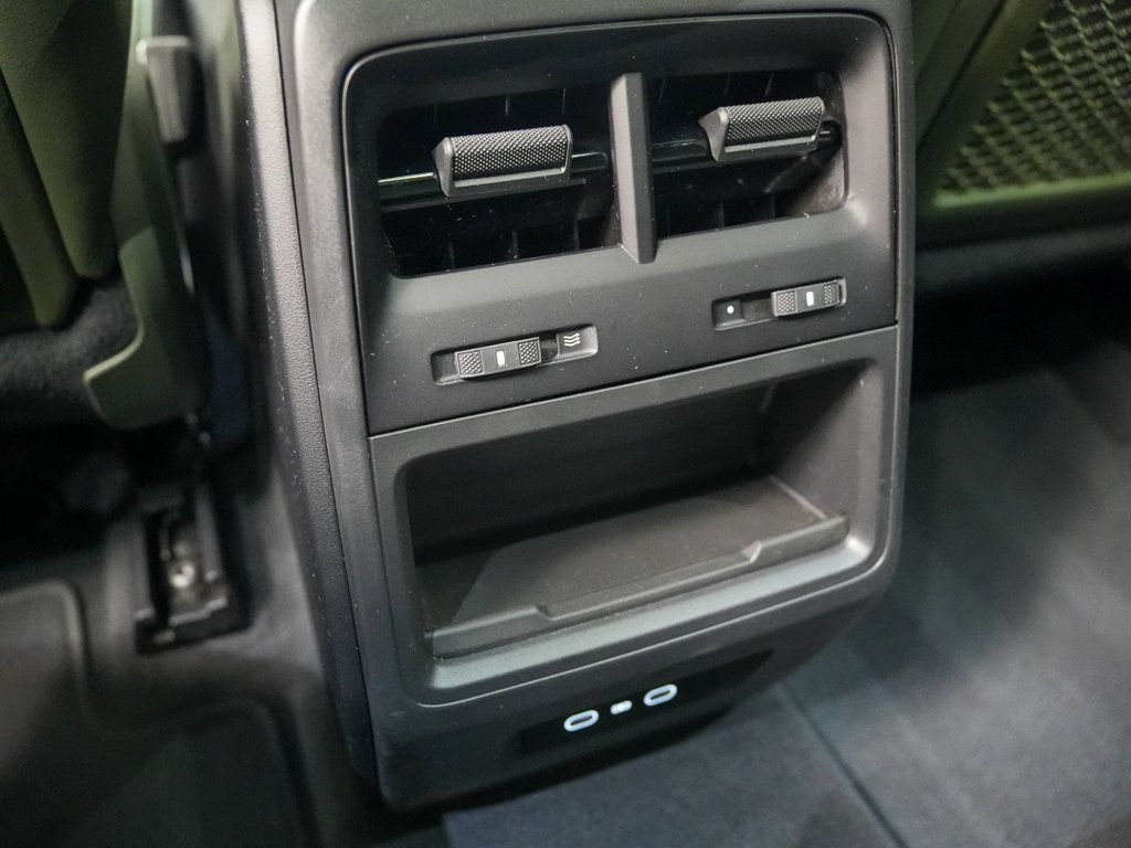 Certified 2024 Porsche Macan 4 Electric AWD/4WD image 28