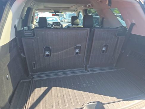 Used 2025 Nissan Pathfinder Platinum FWD image 17
