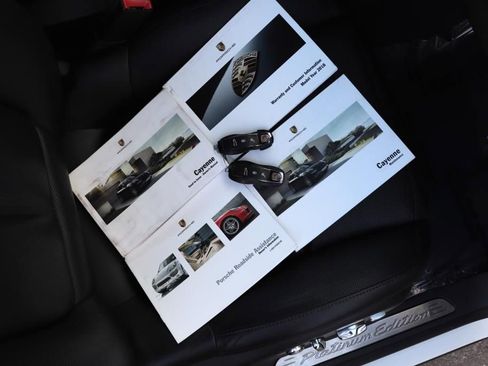 Used 2018 Porsche Cayenne Platinum Edition w/ Premium Package image 91