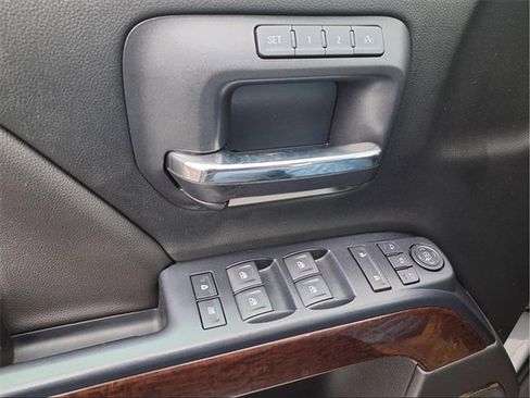 Used 2018 GMC Sierra 1500 SLT w/ SLT Premium Package image 17