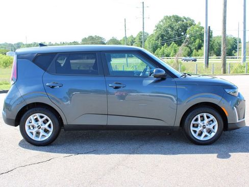 Used 2024 Kia Soul LX w/ Option Group 015 FWD image 16