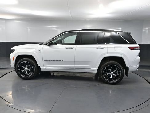 Used 2023 Jeep Grand Cherokee Summit AWD/4WD image 11
