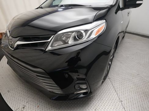 Used 2018 Toyota Sienna Limited Premium w/ Carpet Mat Package AWD/4WD image 25