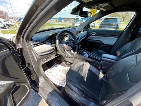 Used 2023 Jeep Compass Latitude AWD/4WD image 12