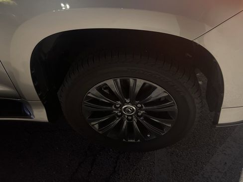 Used 2022 Lexus GX 460 Luxury w/ Sport Design Package image 18