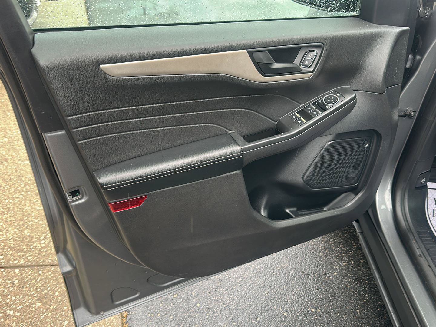 Used 2022 Ford Escape SE w/ SE Sport Appearance Package FWD image 19