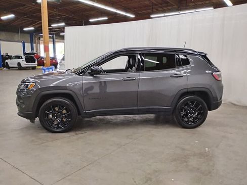 Used 2024 Jeep Compass Latitude w/ Altitude Special Edition AWD/4WD image 2