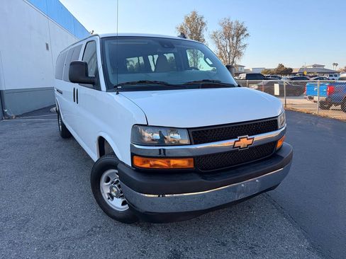Used 2024 Chevrolet Express 3500 LT w/ LT Preferred Equipment Group RWD image 4