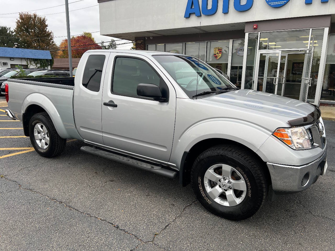 Used 2009 Nissan Frontier SE w/ SE Value Truck Pkg AWD/4WD image 4