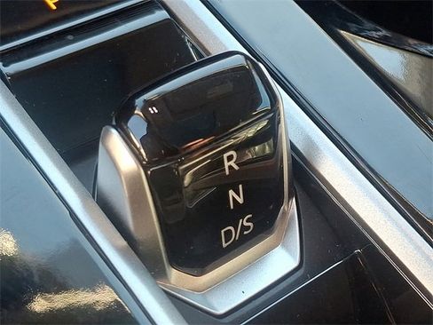 Used 2024 Volkswagen Atlas SEL Premium R-Line image 17