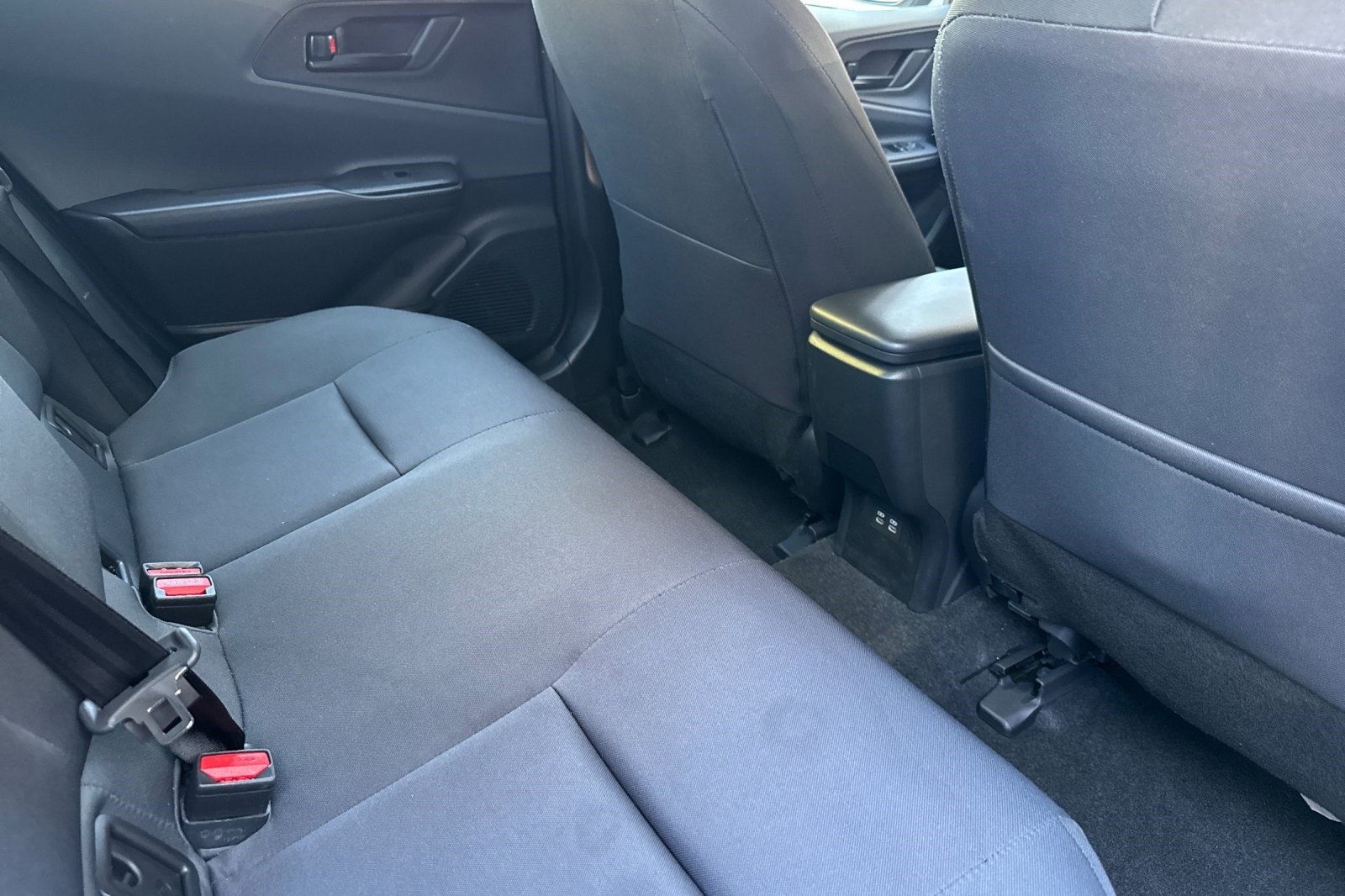 Used 2026 Toyota Prius LE FWD image 32