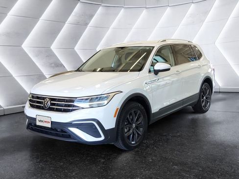 Used 2024 Volkswagen Tiguan SE AWD/4WD image 3