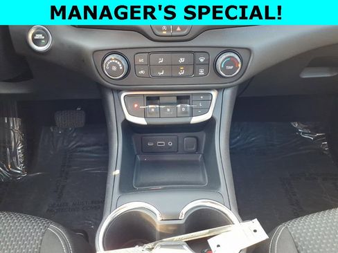 Used 2024 GMC Terrain SLE image 19