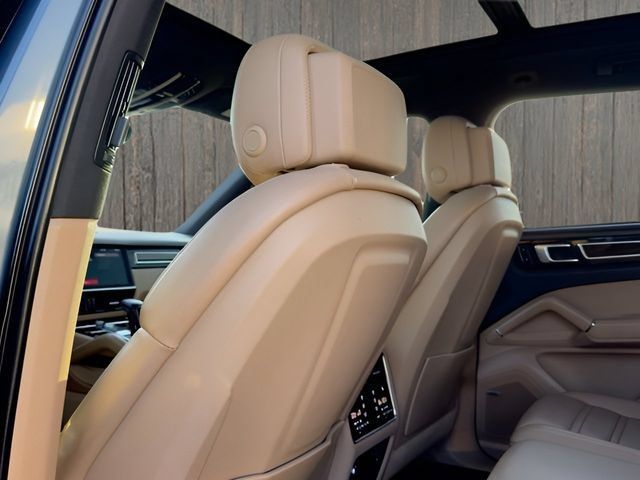 Used 2020 Porsche Cayenne AWD/4WD image 21