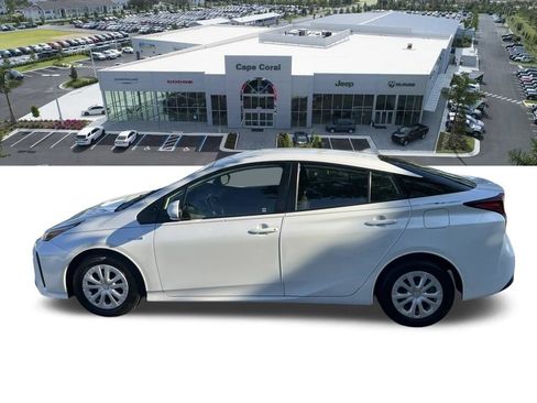 Used 2021 Toyota Prius L Eco FWD image 10
