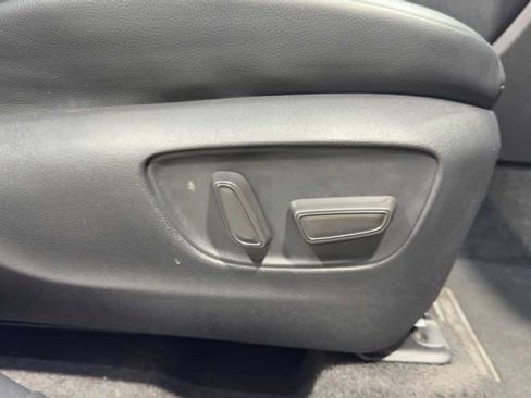 Used 2023 Toyota Highlander XLE FWD image 14