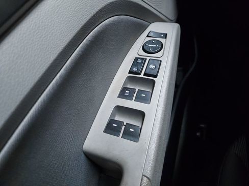 Used 2017 Hyundai Elantra SE image 22