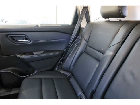 Used 2025 Nissan Rogue SL w/ Tech Package image 9