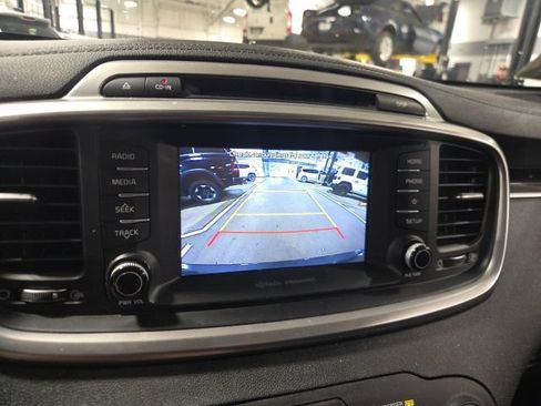 Used 2019 Kia Sorento AWD w/ LX Convenience Package image 16