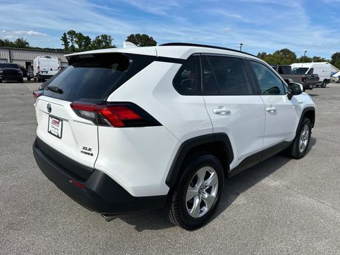 Used 2020 Toyota RAV4 XLE image 4