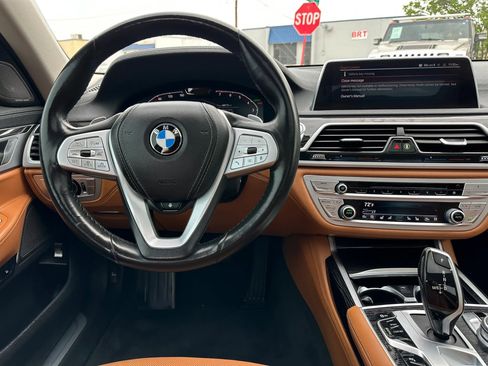 Used 2020 BMW 740i w/ Premium Package RWD image 33