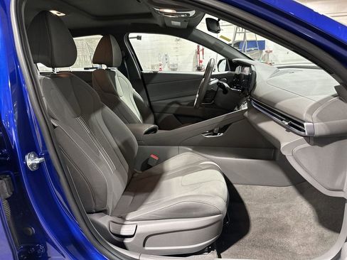 Used 2025 Hyundai Elantra SEL image 25
