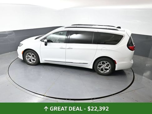 Used 2023 Chrysler Pacifica Limited FWD image 50