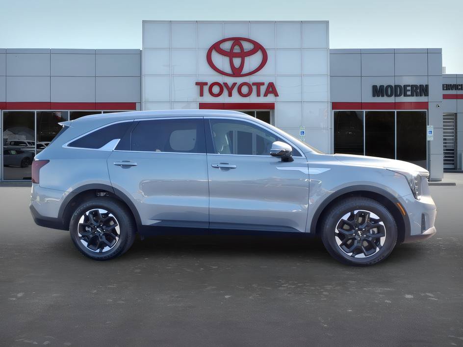 Used 2025 Kia Sorento S w/ Panoramic Sunroof Package FWD image 6