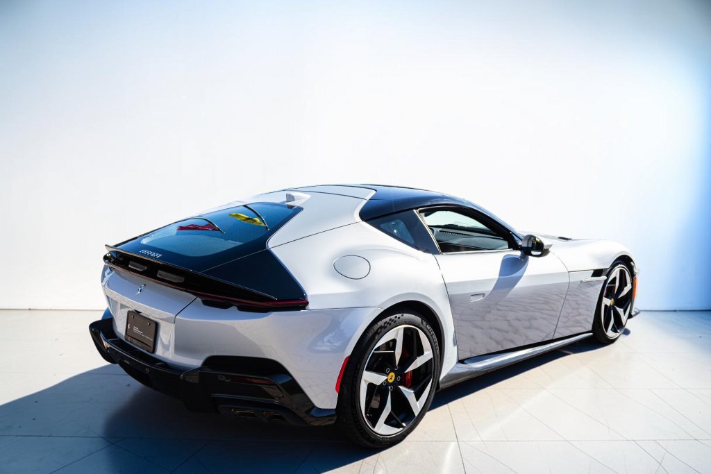 Certified 2025 Ferrari 12Cilindri RWD image 2